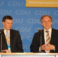Bild vergrößern:Der CDU-Spitzenkandidat Dr. Reiner Haseloff stellt gemeinsam die André Schröder die programmatischen Schwerpunkte der CDU für die Landtagswahl 2011 vor (v.r.n.l.) 