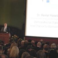 Bild vergrößern:Ministerpräsident Dr. Reiner Haseloff spricht beim 2. Demografie-Kongress der Landesregierung