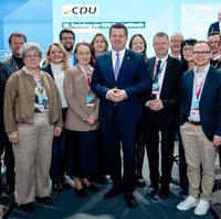 Bild vergrößern:Hier ein Teil der CDU-Mitglieder aus Sachsen-Anhalt die zum 38. Bundesparteitag der CDU nach Stuttgart gereist waren