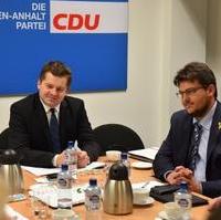 Bild vergrößern:Bei einer Veranstaltung am 20. Januar 2017 in Magdeburg: Generalsekretär der CDU Sachsen-Anhalt Sven Schulze MdEP (l.) und der CDU-Kreisvorsitzende Tobias Krull MdL.