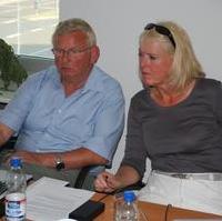 Bild vergrößern:Am Rande einer Fraktionsberatung die Stadträtin Claudia Szydzick und der Stadtrat Gunter Schindehütte (v.r.n.l.)