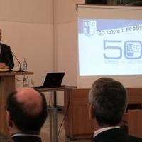 Bild vergrößern:Ministerpräsident Dr. Reiner Haseloff MdL gratuliert dem 1. FC Magdeburg zu seinem 50jährigen Bestehen