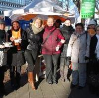 Bild vergrößern:Die Frauen der CDU Magdeburg zeigten Gesicht gegen jede Art des Extremismus.