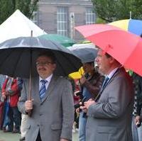 Bild vergrößern:Der Beigeordnete für Finanzen und Vermögen Klaus Zimmermann und Oberbürgermeister Dr. Lutz Trümper eröffneten den neuen Spielplatz im Stadtpark Rotehorn (v.l.n.r.)
