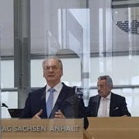 Bild vergrößern:Ministerpräsident Dr. Reiner Haseloff bei seiner ersten Rede im Landtag nach seiner Wiederwahl am 16. September 2021.