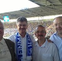 Bild vergrößern:Stadtrat Hubert Salzborn, der Präsident des 1.FC Magdeburg Peter Fechner, Fraktionsvorsitzender Wigbert Schwenke MdL und Wobau-Geschäftsführer Heinrich Sonsalla beim Freundschaftsspiel 1.FCM gegen Borussia Dortmund (v.l.n.r.)
