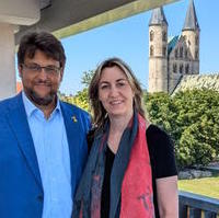 Bild vergrößern:Tobias Krull gratuliert Alexandra Mehnert zum Geburtstag am 06. August diesen Jahres. 