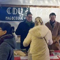 Bild vergrößern:Stand des CDU-Ortsverbandes Mitte beim diesjährigen Stadtfelder Weihnachtsspektakel. 