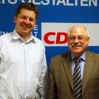 Bild vergrößern:Der Vorsitzende des CDU-Landesfachausschusses für Bundes- und Europaangelegenheiten Sven Schulze konnte den Europarlamentarier Dr. Horst Schnellhardt zum Erfahrungs- und Meinungaustausch in diesem Gremium begrüssen (v.l.n.r.). Themen der Debatte waren unter anderem die neue EU-Förderperiode sowie die Arbeit am neuen Grundsatzprogramm der CDU Sachsen-Anhalt.