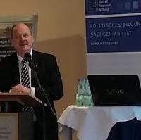 Bild vergrößern:Der Minister für Landesentwicklung und Verkehr Thomas Webel bei seiner Rede auf dem 6. Demokratiekongress der Konrad-Adenauer-Stiftung