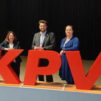 Bild vergrößern:Heike Brehmer, Tobias Krull und Jana Lesniak beim KPV-Kommunalkongress am 19. November in Bochum. (v.l.n.r.) 