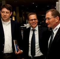 Bild vergrößern:Der aussenpolitische Sprecher der CDU/CSU-Bundestagsfraktion Philipp Missfelder kam nach Magdeburg zu einem Frühstücksgespräch. Zu diesem hatten Bundestagskandidat Tino Sorge und Schubert-Motors Geschäftsführer Torsten Schubert eingeladen (v.l.n.r.)