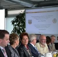 Bild vergrößern:Die Vertreter der Landeshauptstadt Magdeburg beim Festempfang anlässlich des einjährigen Bestehens der Städtepartnerschaft mit der fränzösischen Stadt Le Havre