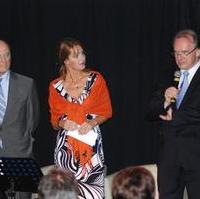 Bild vergrößern:Der Botschafter des Königreichs der Niederlanden, S.E. Marnix Krop, Moderatorin Kerstin Palzer und Ministerpräsident Dr. Reiner Haseloff auf der Bühne während des Deutsch-Niederländischen Wirtschaftsumtrunks (v.l.n.r.)
