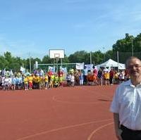 Bild vergrößern:Fraktionsvorsitzender Wigbert Schwenke MdL unterstützte auch in diesem Jahr wieder das Kita-Sportfest