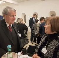 Bild vergrößern:Landtagspräsidentin Gabriele Brakebusch im Gespräch mit Prof. Dr. Jörg Hacker Präsident der Deutschen Akademie der Naturforscher Leopoldina – Nationale Akademie der Wissenschaften am 07. März