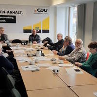 Bild vergrößern:Gespräch der Senioren Union zur kommenden Kommunalwahl am 25.01.2024. Mit dabei der Vorsitzende der CDU-Ratsfraktion Wigbert Schwenke.