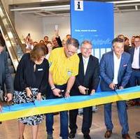 Bild vergrößern:Eröffnung (31.08.17) IKEA Magdeburg. Band durchschneiden mit Bürgermeister (Beigeordneter Finanzen und Vermögen) Klaus Zimmermann, Einrichtungshauschef Matthias Schrabe und Johannes Ferber (Geschäftsführer IKEA Verwaltung) (v.l.n.r.)