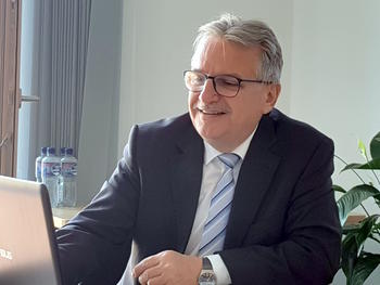 weiter zum Artikel