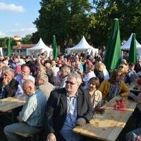 Bild vergrößern:Mehr als 400 Besucher kamen zum Sommerfest der CDU Sachsen-Anhalt im Magdeburger Herrenkrug