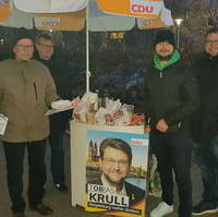 Bild vergrößern:Bereits um 5.15 Uhr startete am 11. März der Infostand vor dem städt. Klinikum. 