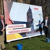 Bild vergrößern:Gemeinsam starten der CDU-Landesvorsitzende Holger Stahlknecht MdL, CDU-Generalsekretär Sven Schulze MdEP und Tobias Krull MdL den Kommunalwahlkampf der CDU Sachsen-Anhalt am 15. April. (v.l.n.r.)