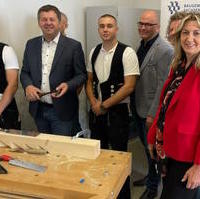 Bild vergrößern:Besuch der Ausbildungsmesse Handwerk4You durch die Europabageordnete Alexandra Mehnert (g.r.) und Wirtschaftsminister Sven Schulze (2.v.l.)
