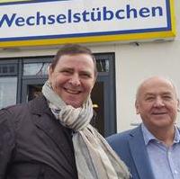 Bild vergrößern:Bei der Eröffnung des Sozialprojektes Wechselstübchen am 11. März Stadtrat Bernd Heynemann und Rolf Kunsch (IMA Institut für Marktwirtschaft gemeinnützige GmbH) (v.l.n.r.)