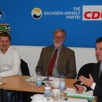Bild vergrößern:Bei der Sitzung des CDU Landesfachausschuss Bundes- und Europaangelegenheiten der Vorsitzende Sven Schulze, Staatsminister Rainer Robra sowie der stellv. CDU-Landesvorsitzende Andre Schröder MdL (v.l.n.r.)