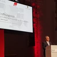 Bild vergrößern:Ministerpräsident Dr. Reiner Haseloff MdL spricht bei der ersten Betriebskonferenz Sachsen-Anhalt am 21.11. in der Magdeburger Johanniskirche