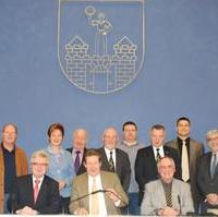 Bild vergrößern:Einige der Mitglieder des Freundeskreises Korvette MAGDBEURG e.V. nach der letzten Mitgliederversammlung im Magdeburger Rathaus. Darunter der Ministerpräsident a.D. Gerd Gies (6.v.l.) der dem Verein von 2006 bis 2011 vorstand.  