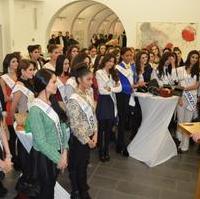 Bild vergrößern:Einige der Teilnehmerinnen des Finales zur Wahl zur Miss Intercontinental beim Empfang im Alten Rathaus