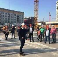 Bild vergrößern:Mitglieder des Stadtrates und Medienvertreter hatten heute (17.10) die Möglichkeit die Baustelle „Blauer Bock“ der Städtischen Werke (SWM) zu besichtigen. Das künftige Verwaltungsgebäude soll voraussichtlich im zweiten Quartal 2020 fertiggestellt sein.