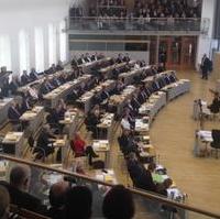 Bild vergrößern:Blick in den Plenarsaal bei der ersten Sitzung des Landtages von Sachsen-Anhalt in der 7. Wahlperiode