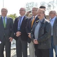 Bild vergrößern:Bei der Freigabe der Ringrampen Lemsdorfer Weg Staatssekretär Dr. Klaus Klang (MLV), Baubeigeordneter Dr. Dieter Scheidemann sowie die Stadträte Michael Hoffmann, Wigbert Schwenke MdL und Gerhard Häusler (v.l.n.r.)