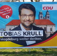 Bild vergrößern:Ab dem 12. März sind an verschiedenen Standorten diese Werbeaufsteller zur Oberbürgermeisterwahl zu finden. 
