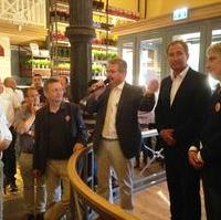 Bild vergrößern:Fraktionsvorsitzender Wigbert Schwenke, Landtagsabgeordneter Andreas Schumann, Bürgermeister Klaus Zimmermann und Beigeordneter Rainer Nitsche bei der Eröffnung des Café del Sol