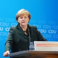 Bild vergrößern:Die CDU-Bundesvorsitzende Dr. Angela Merkel spricht beim CDU-Bundesausschuss zu den Ergebnissen der Koalitionsverhandlungen zwischen CDU, CSU und SPD. 
