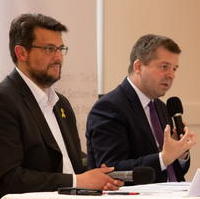 Bild vergrößern:Am 08. April sprach der Landesvorsitzende und Wirtschaftsminister Sven Schulze (r.) bei einer Veranstaltung zur geplanten Großansiedlung in Magdeburg.