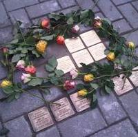 Bild vergrößern:Gerade zurück von den ersten Verlegungen weiterer Stolpersteine in Magdeburg. Sie erinnern an Mitbürger die auf Grund ihres jüd. Glaubens in der Nationalsozialistischen Diktatur ermordert wurden. Hier für die Familie Friedmann. 