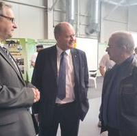 Bild vergrößern:Am Rande der Eröffnung der Messe Magdeboot, am 10. März 2017, kamen Stadtrat Bernd Reppin (v.l.), Landesentwicklungsminister Thomas Webel und der Ratsfraktionsvorsitzende Wigbert Schwenke in Gespräch.