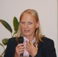 Bild vergrößern:Die Ministerin für Wissenschaft und Wirtschaft Frau Prof. Birgitta Wolff bei einem Redebeitrag am 12. Oktober 2011 im Roncallihaus Magdeburg.