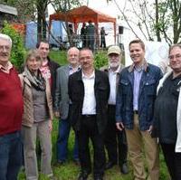 Bild vergrößern:Der Organisator des 2. Düppler Mühlenfestes Rolf-Dieter Weske (l.) erhielte breite Unterstützung von CDU-Mandatsträgern. Hier zum Beispiel Fraktionsvorsitzender Wigbert Schwenke MdL (4.v.r.), Stadtrat Gerhard Häusler (4.v.l.), Bundestagskandidat Tino Sorge (2.v.r.), Ortsverbandsvorsitzender Rüdiger Jeziorski (r.) und Johannes Rink (2.v.r.)