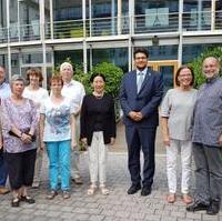 Bild vergrößern:Mitglieder der Deutsch Japanischen Gesellschaft Sachsen-Anhalt zum Besuch im Landtag beim Vereinsmitglied Tobias Krull MdL (4.v.r.) am 27. Juni