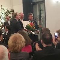 Bild vergrößern:Ministerpräsident Dr. Reiner Haseloff (l.) und Oberbürgermeister Dr. Lutz Trümper (r.) zeichneten Burkhard Schmilgun mit dem Georg-Philipp-Telemann-Preis 2017 aus.  