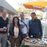 Bild vergrößern:Mitglieder des Ortsverbandes Südost beim Infostand zur Kommunal- und Europawahl am 24. April 2019.