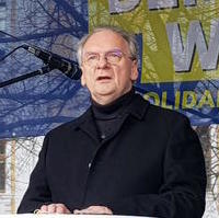 Bild vergrößern:Ministerpräsident spricht auf einer Demonstration in Magdeburg am 17. Februar.