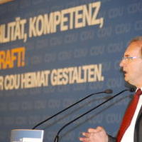 Bild vergrößern:Dr. Reiner Haseloff bei seiner Rede unter dem Titel -Stabilität, Kompetenz, Tatkraft! Mit der CDU Heimat gestalten.- beim CDU-Landesparteitag 