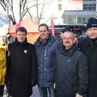 Bild vergrößern:Landtagspräsident Detlef Gürth MdL (2.v.l.)besuchte den Stand der Fraktion CDU/Bund für Magdeburg und des CDU-Kreisverbandes Magdeburg. Mit dabei waren Stadtrat Andreas Schumann, Fraktionsvorsitzender Wigbert Schwenke MdL, Bundetagskandidat Tino Sorge (v.r.n.l.) und Kreisvorstandsmitglied Sandra Yvonne Stieger (l.)