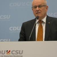 Bild vergrößern:Der Vorsitzende der CDU/CSU-Fraktion im Deutschen Bundestag Volker Kauder MdB spricht bei dem Kongress -Starke Kommunen - starkes Land-